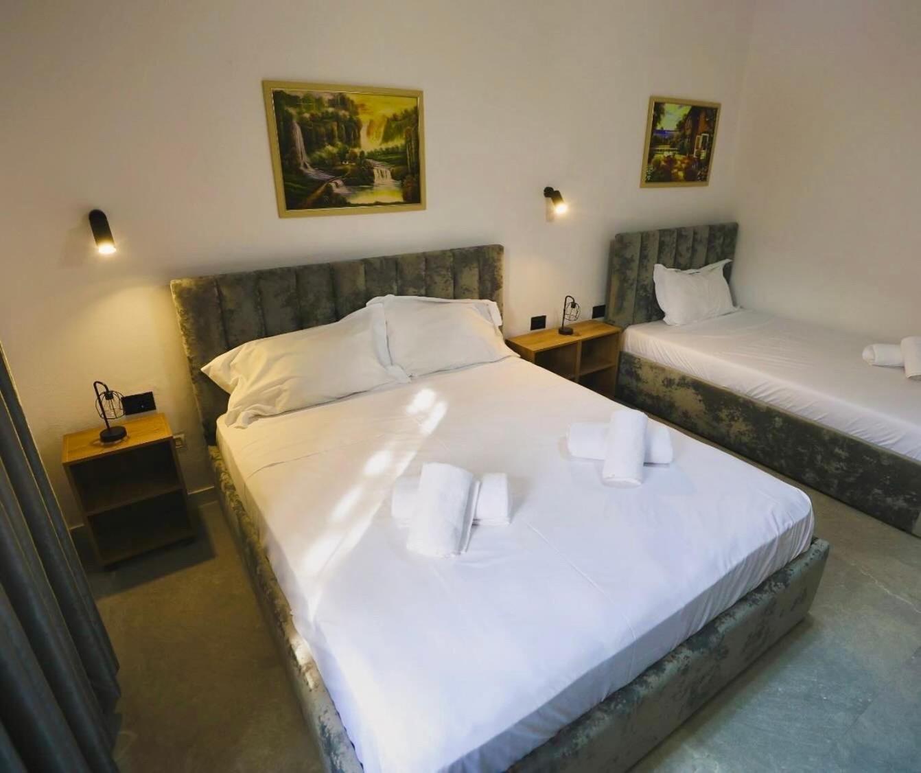 Vila Alizee Hotel Tiranë Ngoại thất bức ảnh