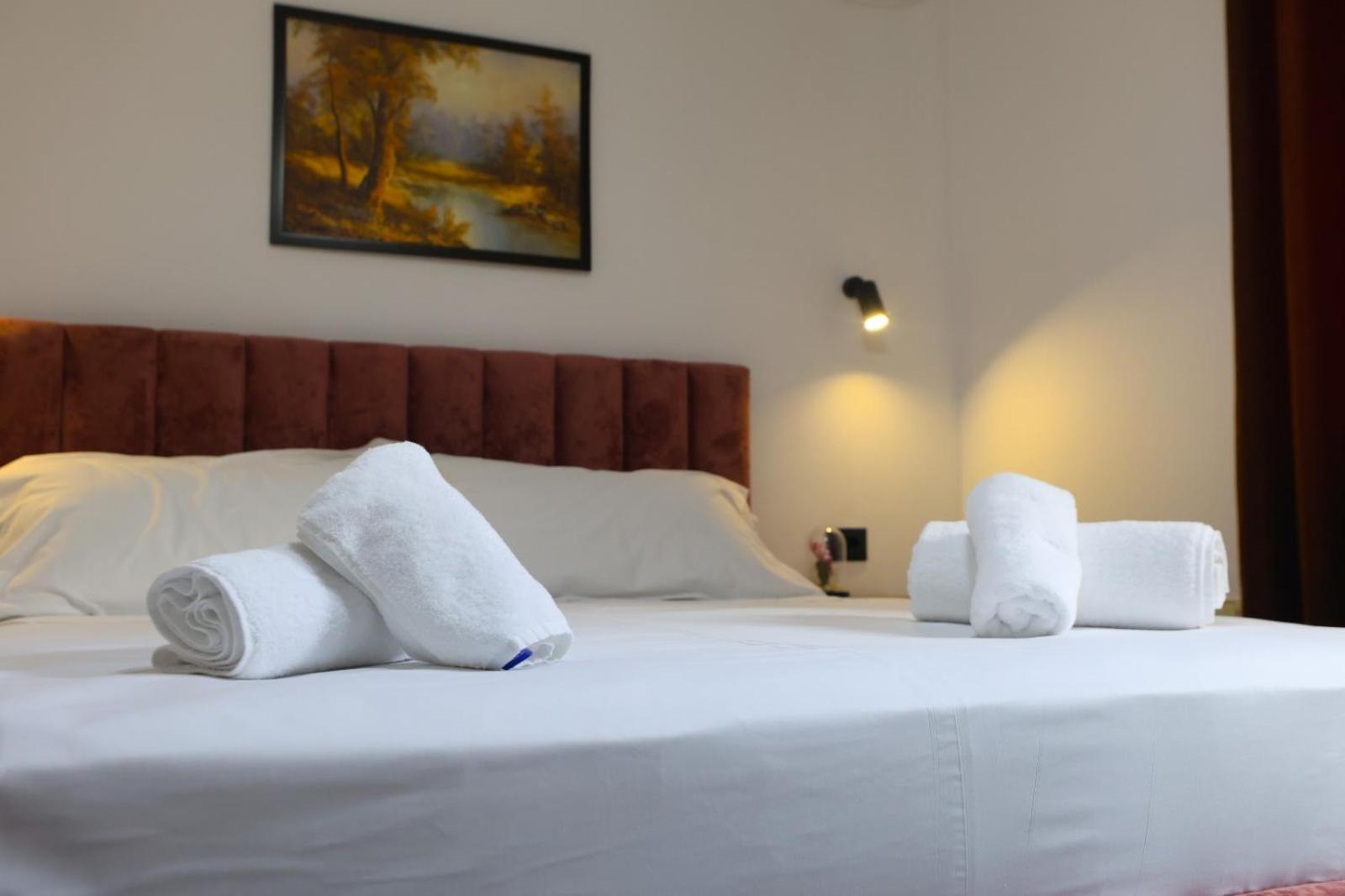 Vila Alizee Hotel Tiranë Ngoại thất bức ảnh