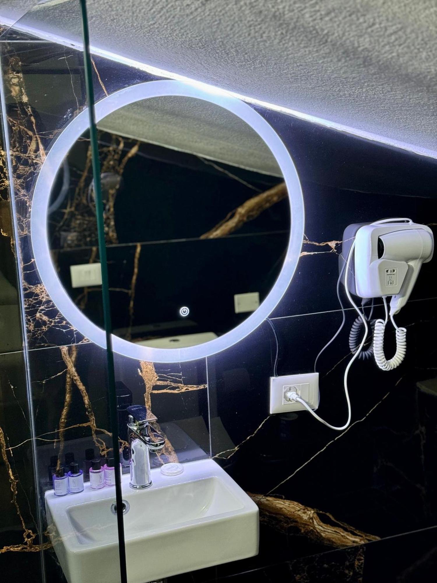 Vila Alizee Hotel Tiranë Ngoại thất bức ảnh