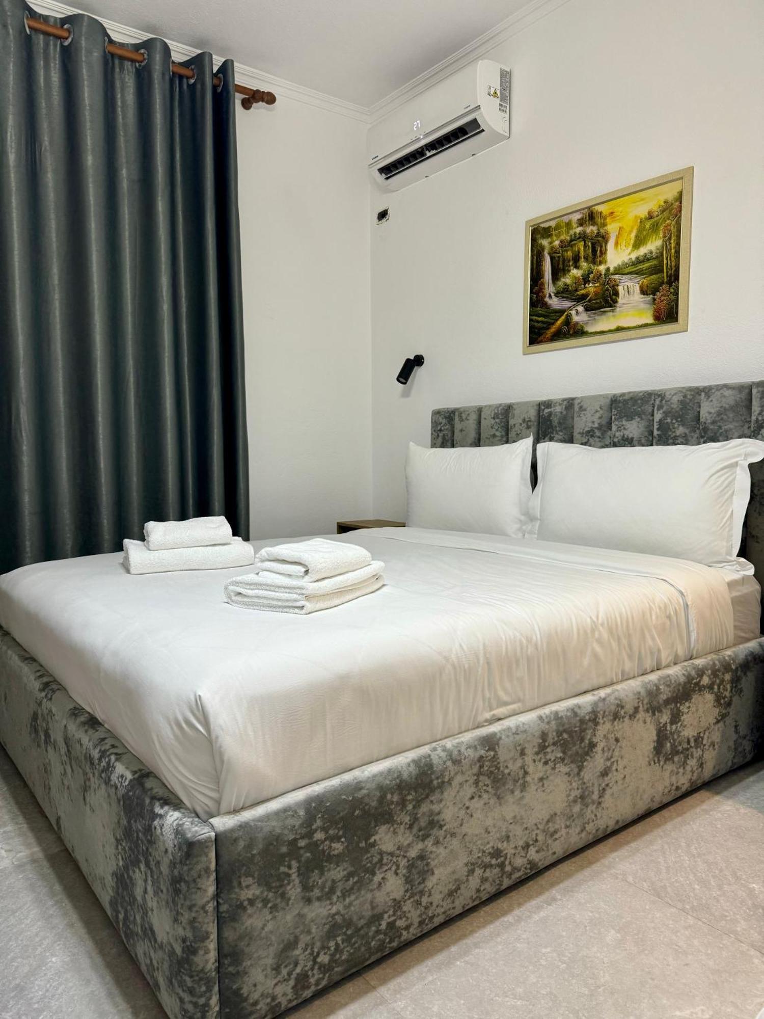 Vila Alizee Hotel Tiranë Ngoại thất bức ảnh