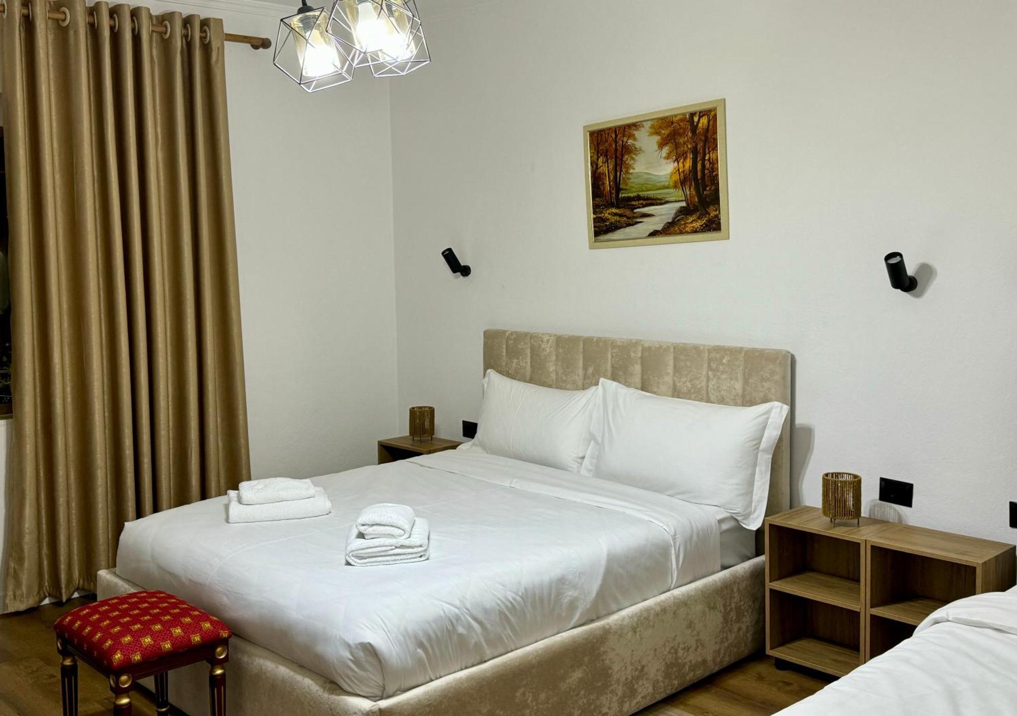 Vila Alizee Hotel Tiranë Ngoại thất bức ảnh