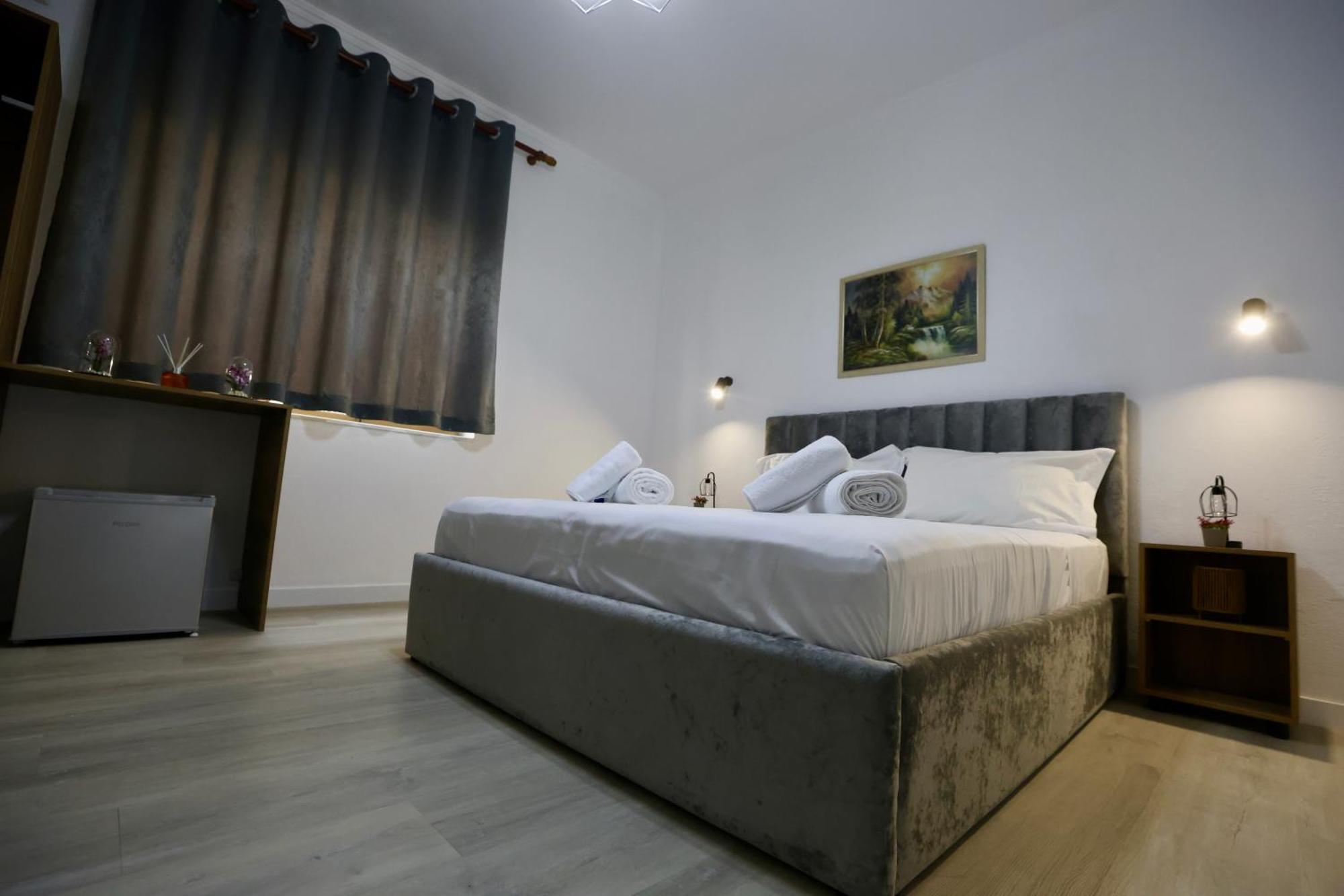 Vila Alizee Hotel Tiranë Ngoại thất bức ảnh