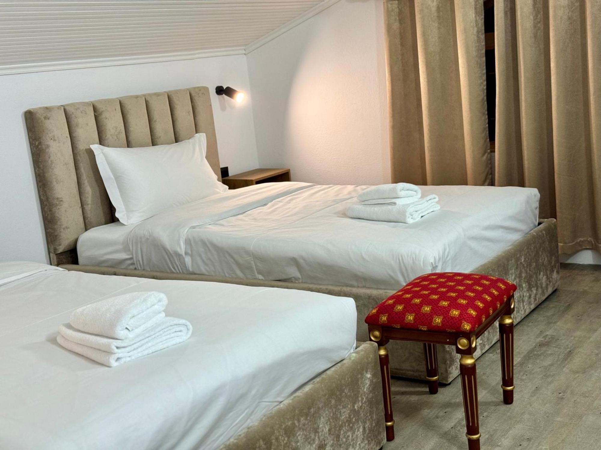 Vila Alizee Hotel Tiranë Ngoại thất bức ảnh