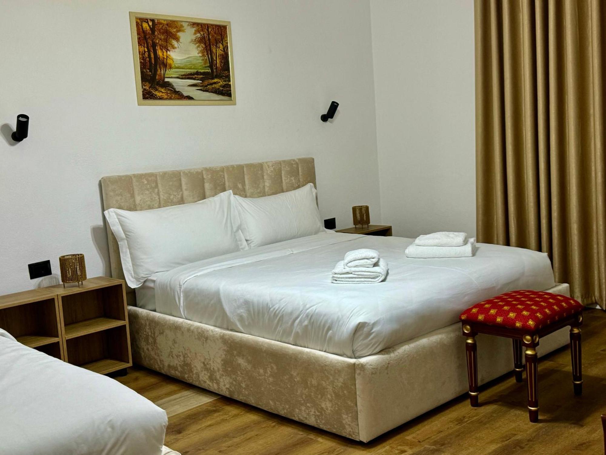 Vila Alizee Hotel Tiranë Ngoại thất bức ảnh