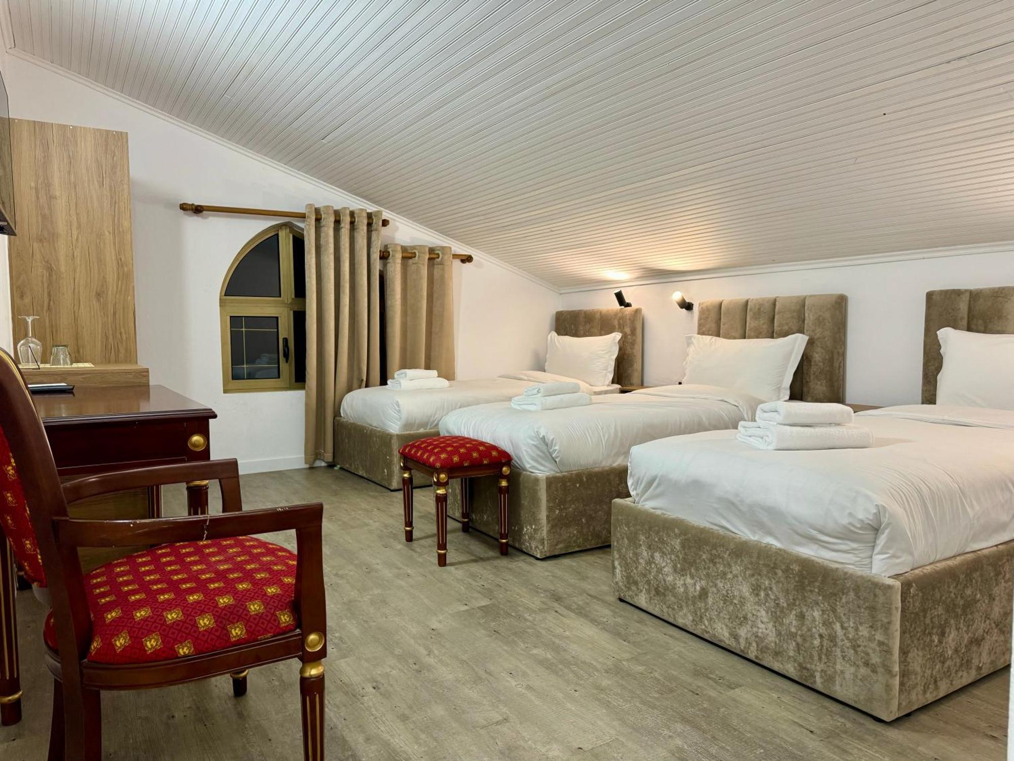 Vila Alizee Hotel Tiranë Ngoại thất bức ảnh