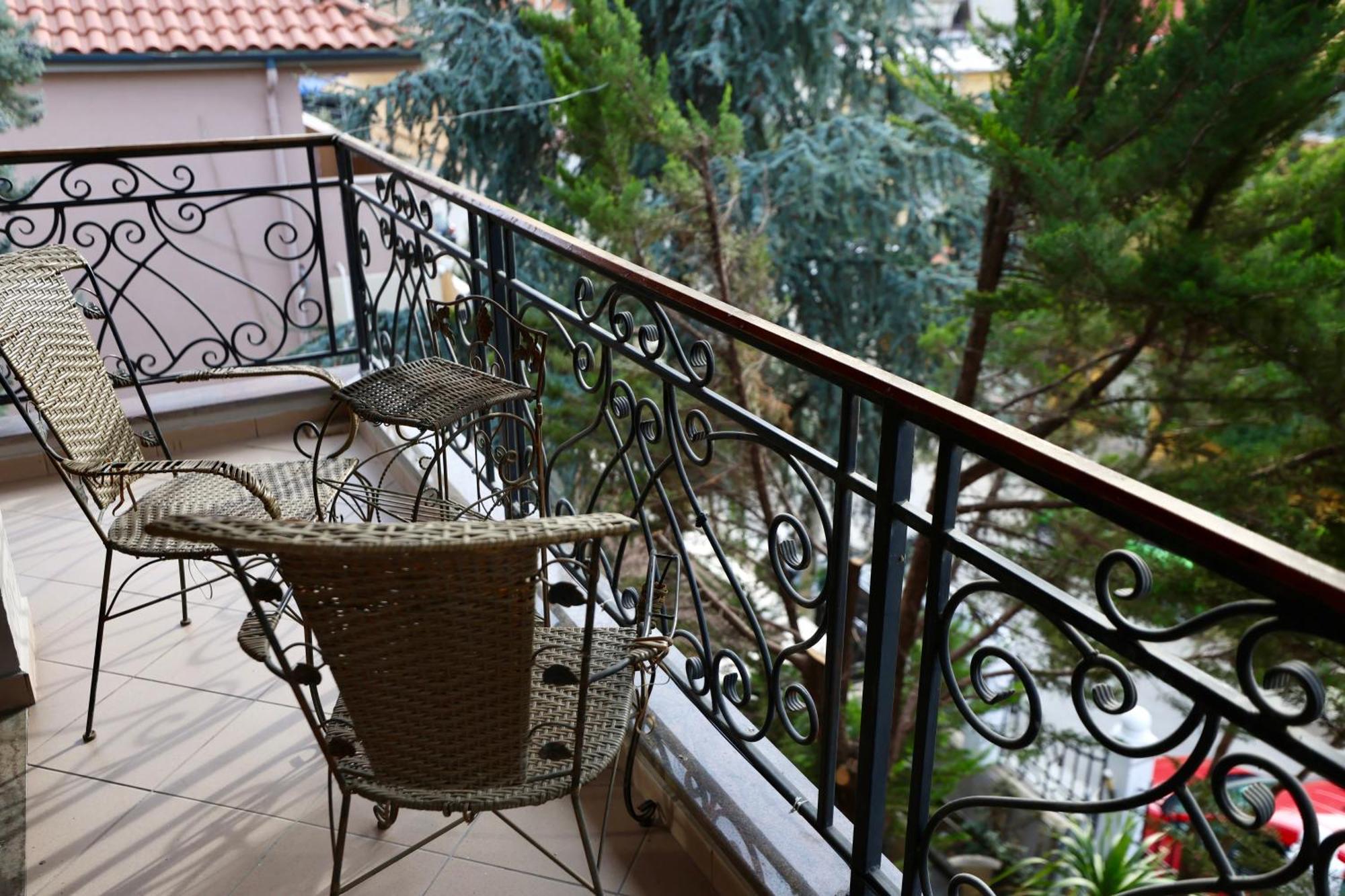 Vila Alizee Hotel Tiranë Ngoại thất bức ảnh