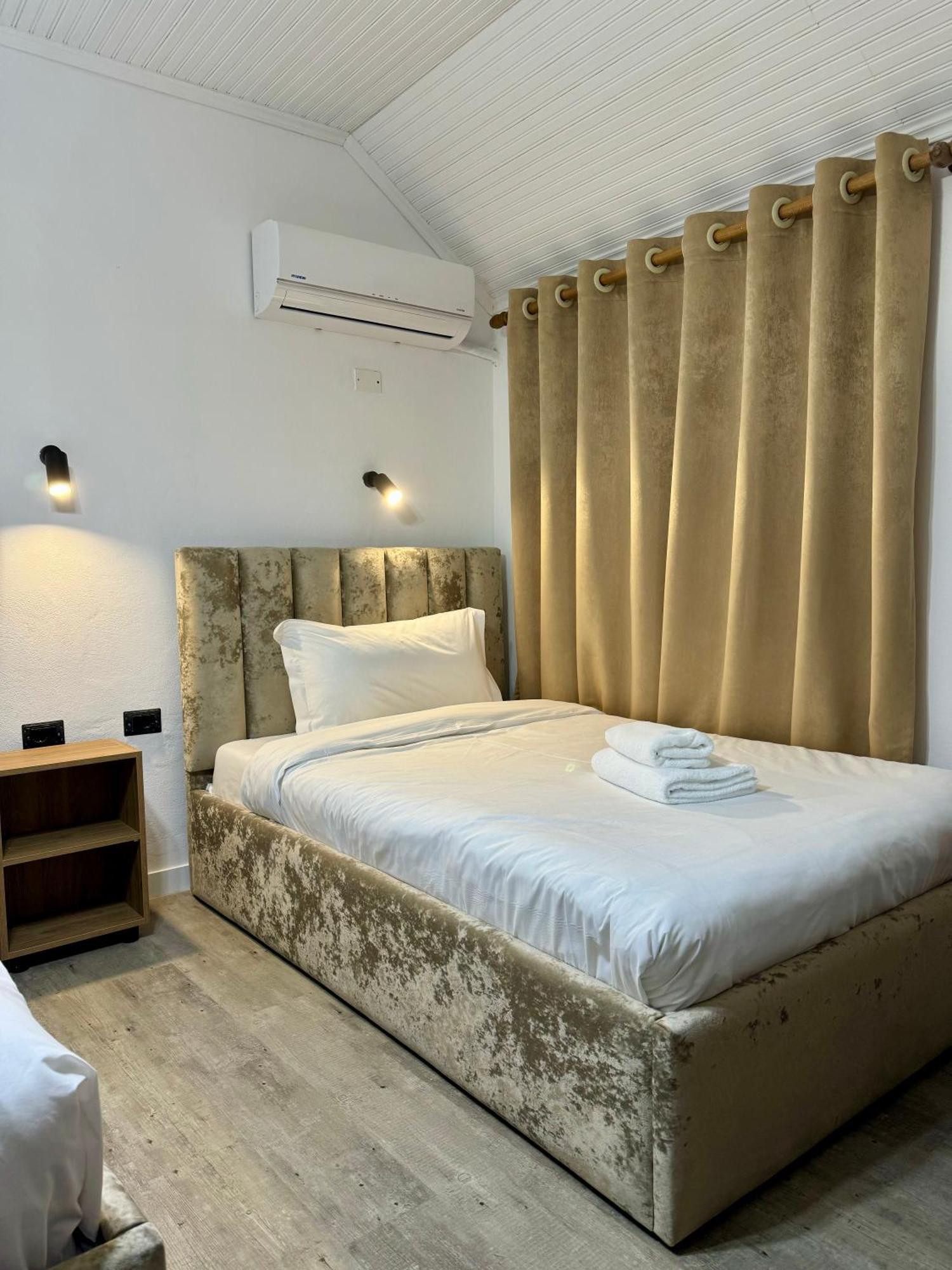Vila Alizee Hotel Tiranë Ngoại thất bức ảnh