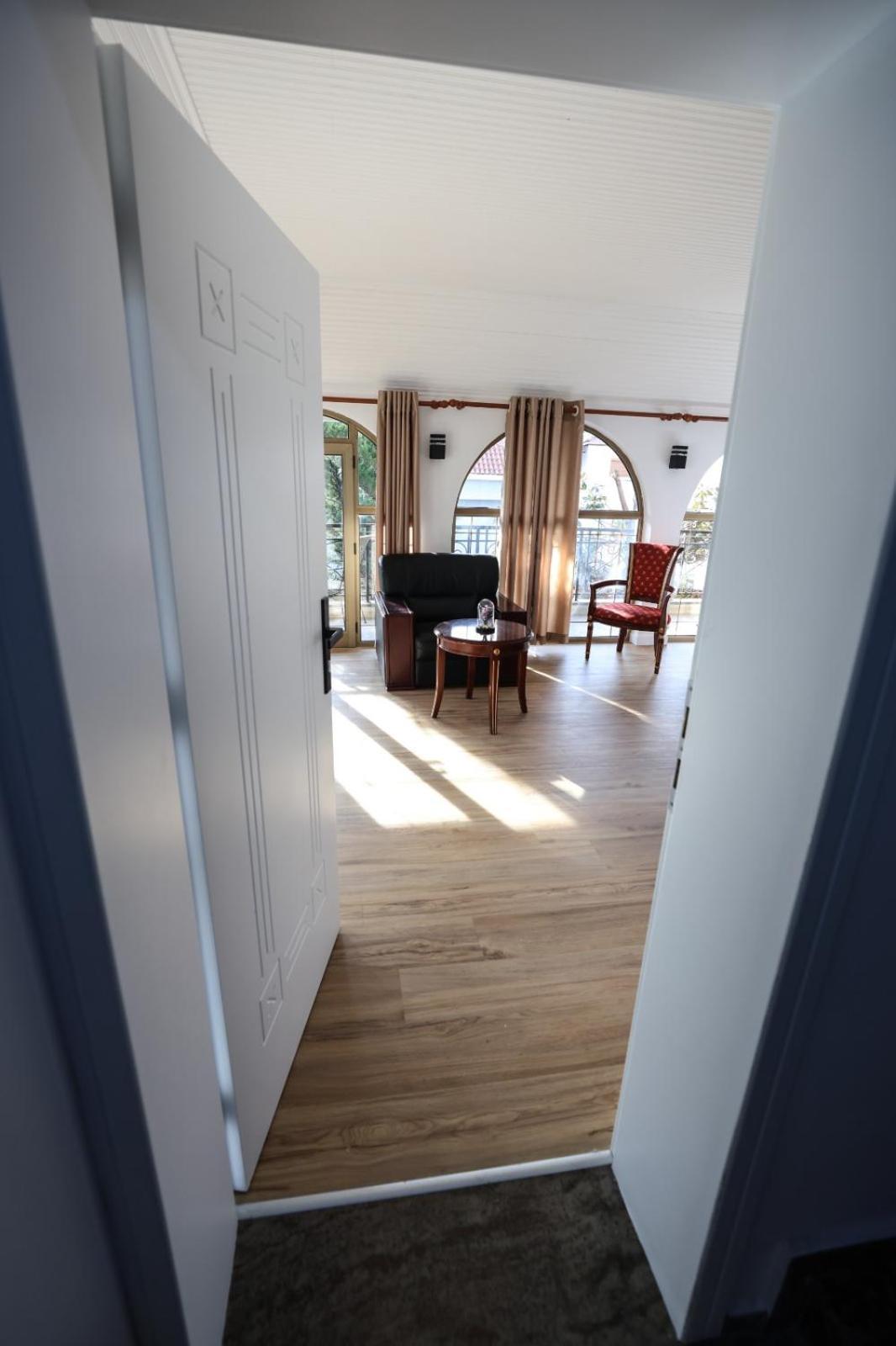 Vila Alizee Hotel Tiranë Ngoại thất bức ảnh