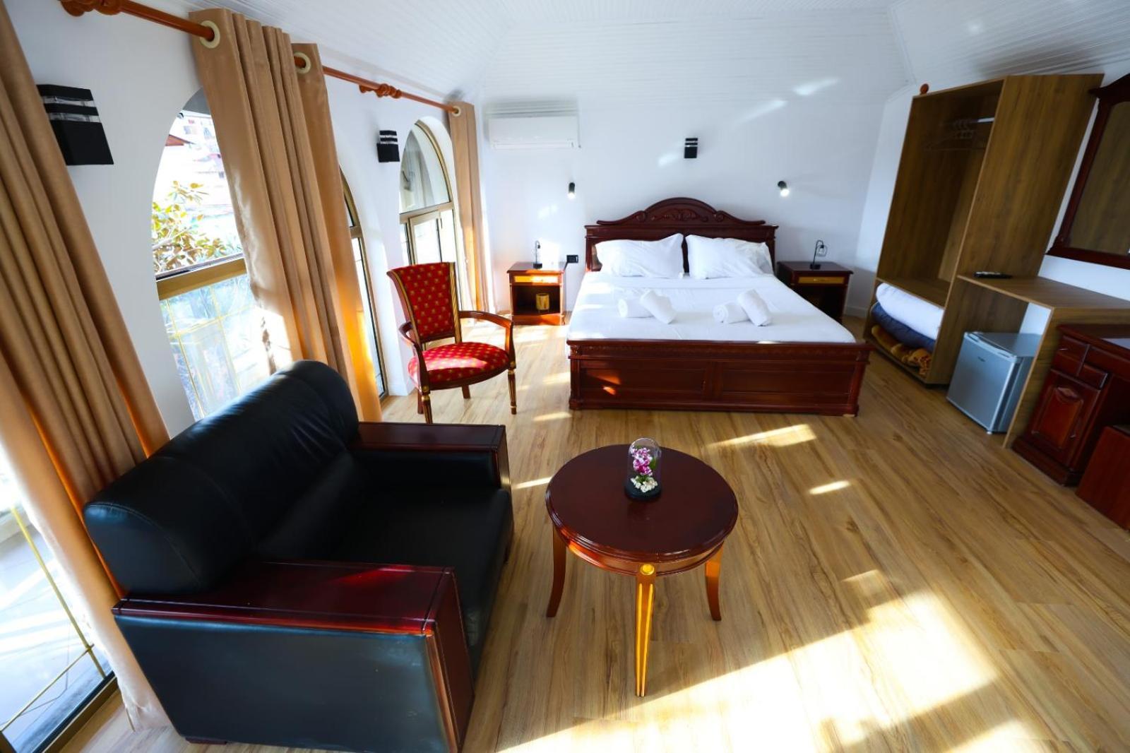 Vila Alizee Hotel Tiranë Ngoại thất bức ảnh