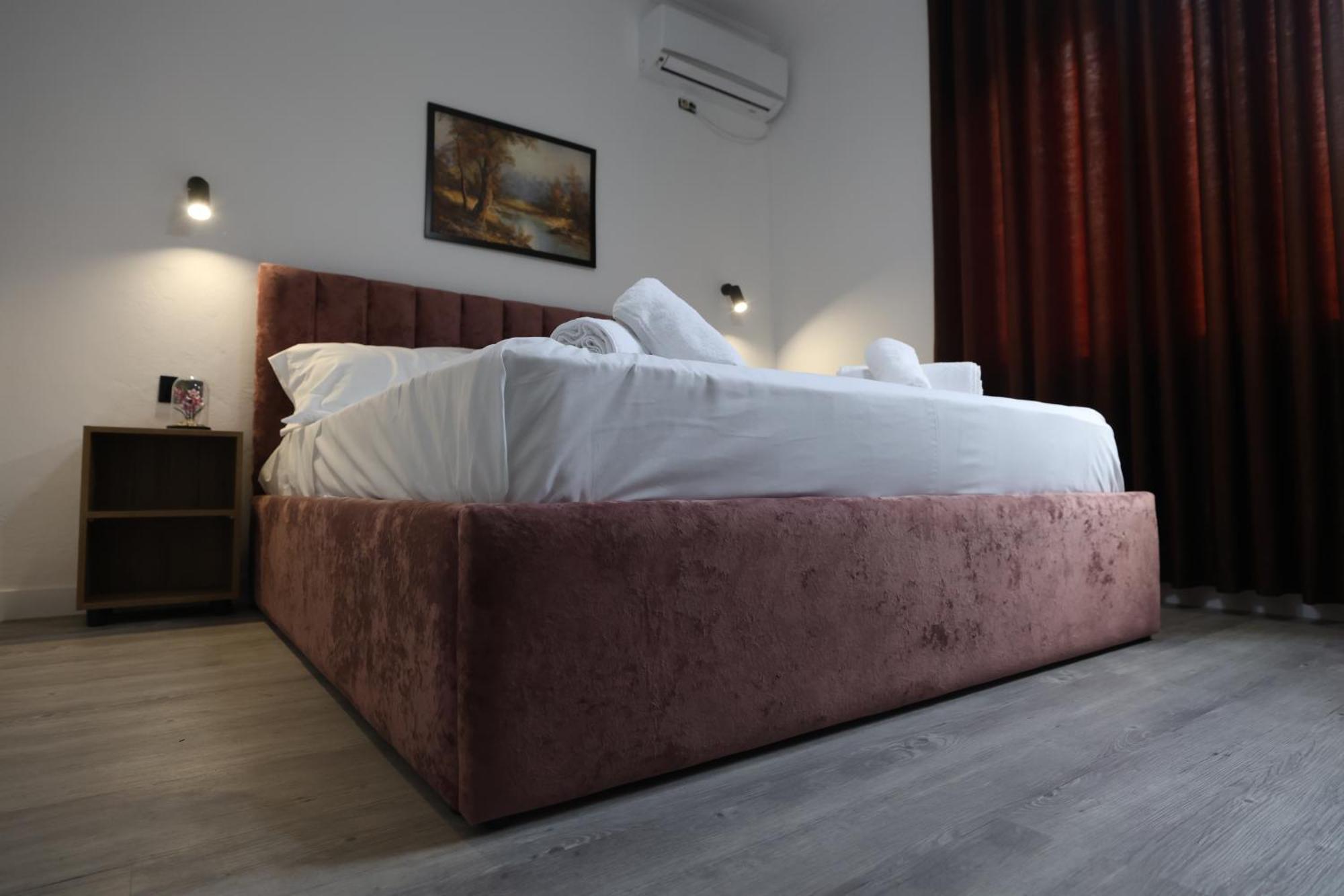 Vila Alizee Hotel Tiranë Ngoại thất bức ảnh