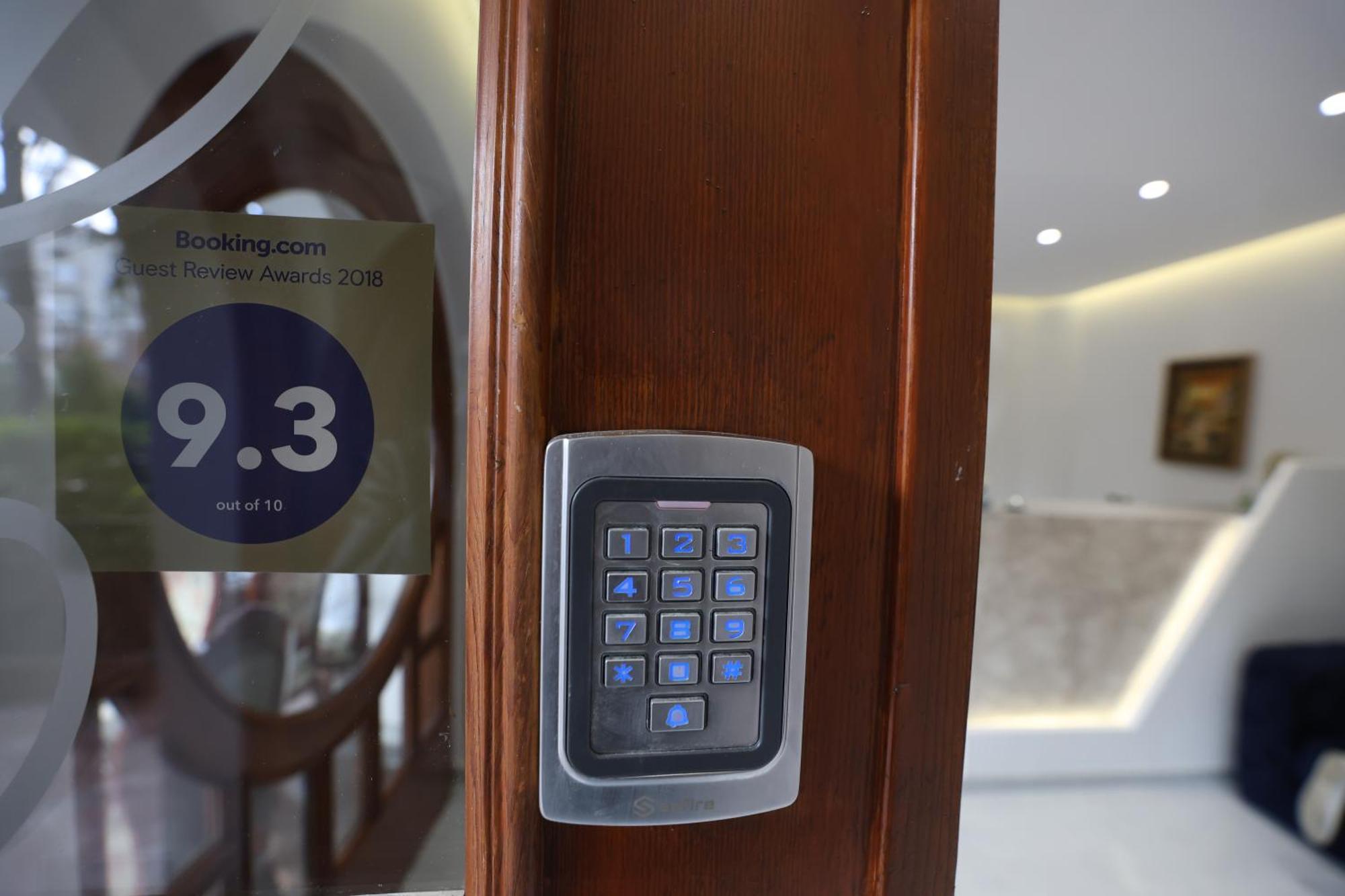 Vila Alizee Hotel Tiranë Ngoại thất bức ảnh