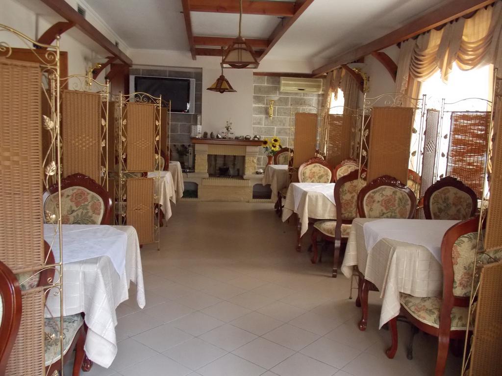 Vila Alizee Hotel Tiranë Ngoại thất bức ảnh